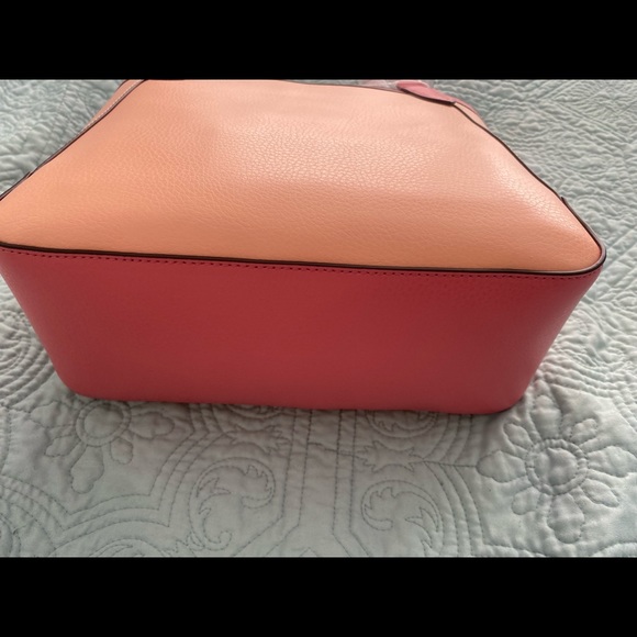 NWT Coach tote, lovely colors and design - Picture 7 of 15